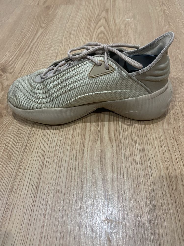 Tenis adidas em bom estado