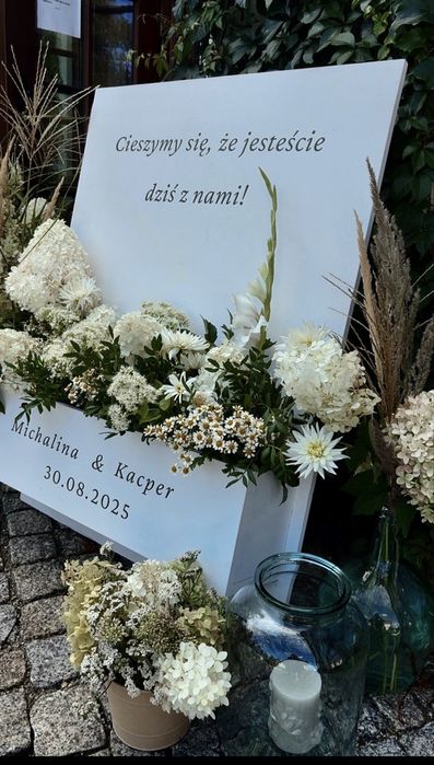 Tablica powitalna z miejscem na kwiaty stojak wesele ślub dekoracja