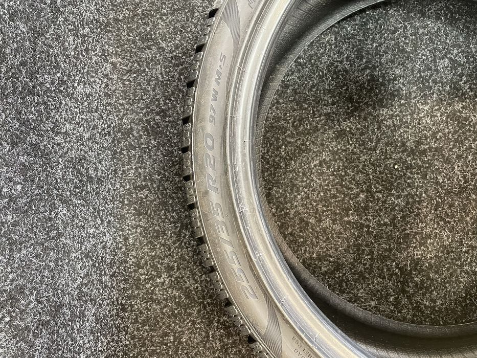 Продам Б/У шини Pirelli 255/35R20 P Zero Winter