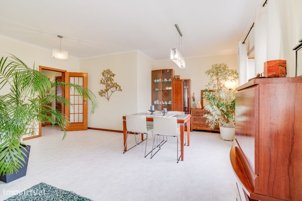 Apartamento T3 na Quinta da Terrugem/Paço de Arcos.