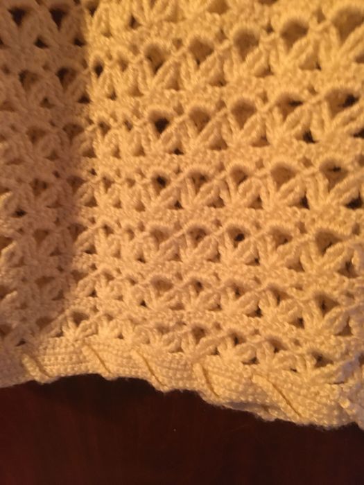 Продам женскую кофту вязаную.