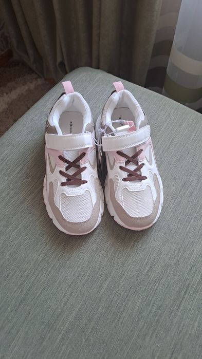 Кросівки Reserved 24,5 см / Кроссовки