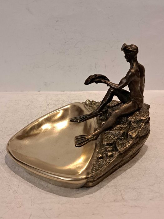 Бронзовая статуэтка Нимор, пепельница - Аквалангист - латунь.