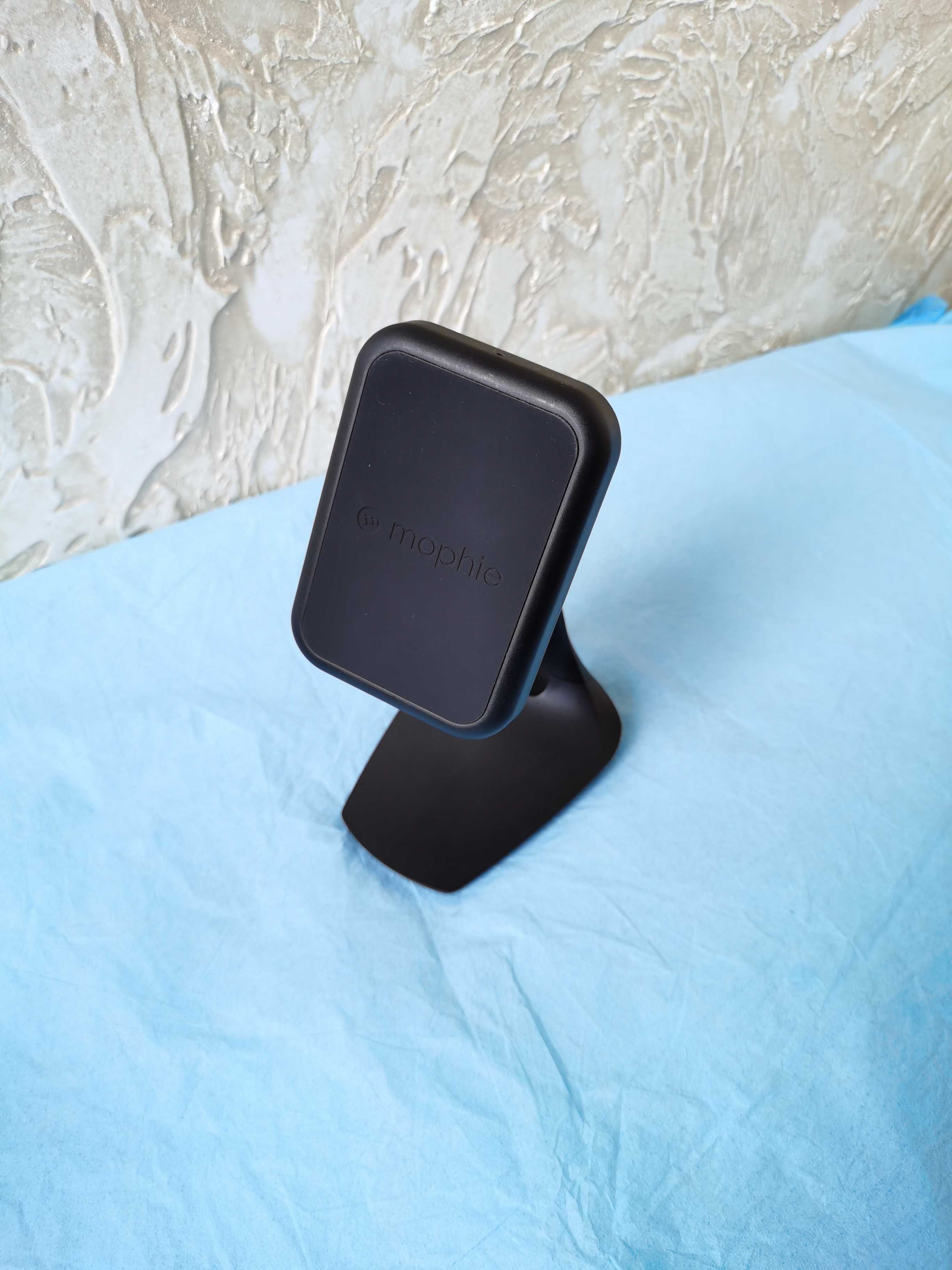 Безпровідна док-станція для iPhone Mophie Charge Force Desk Mount 5W