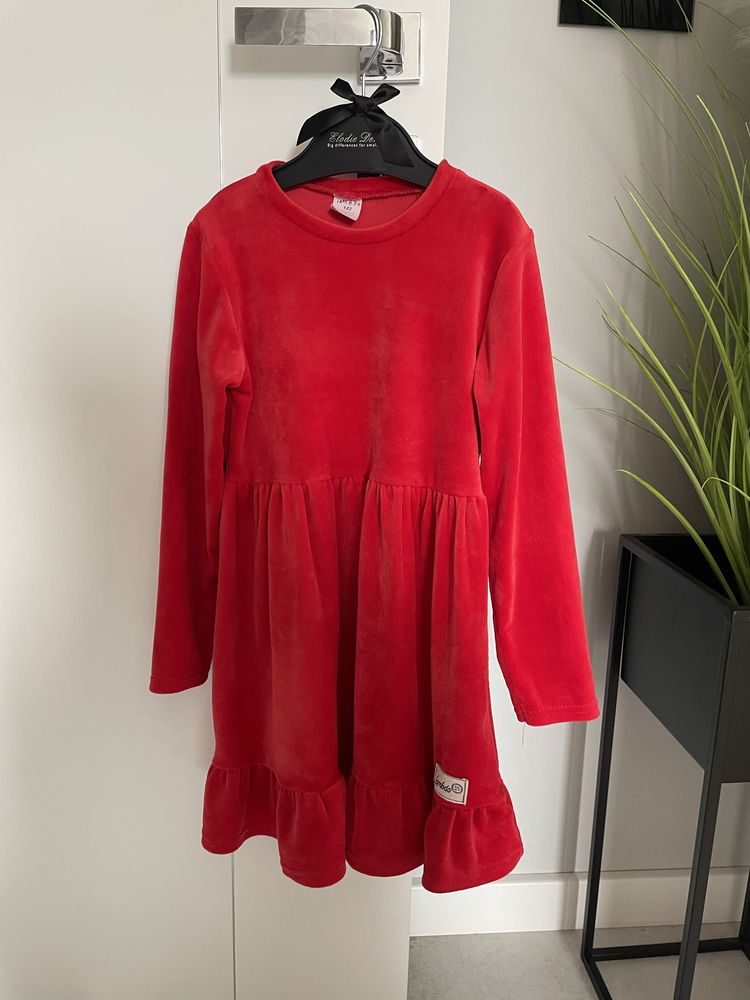 Piękna czerwona sukienka Lambda 122
