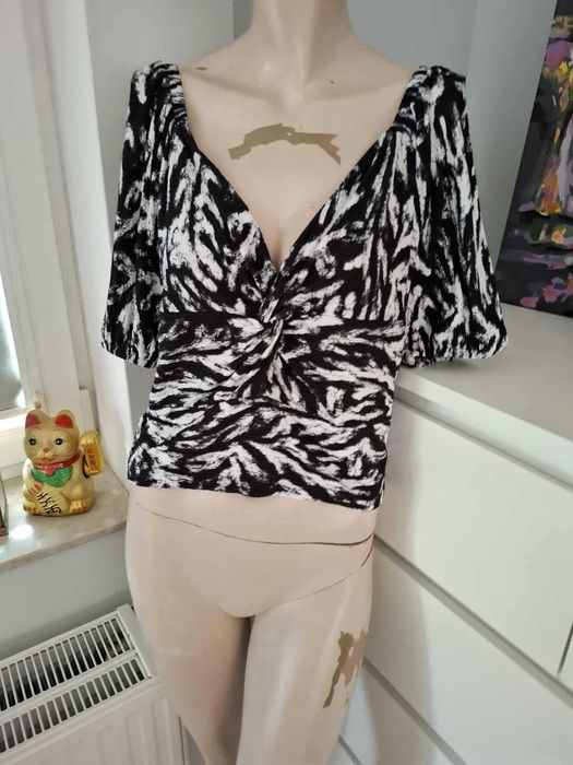 XL 42 czarna biała krótka bluzka crop top animal print zebra dekolt v