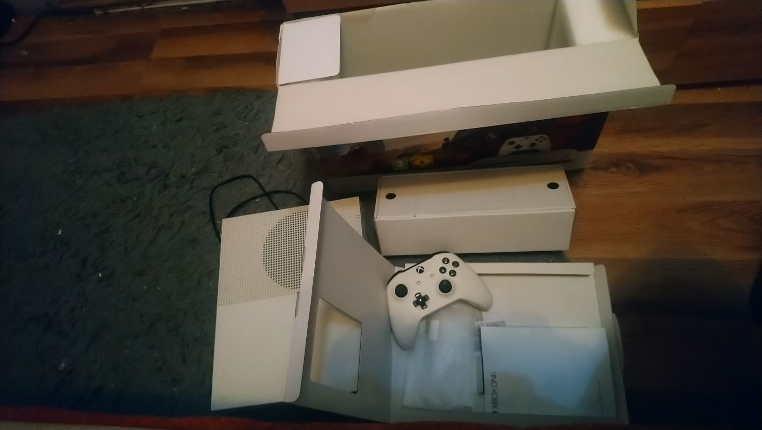 Xbox One S-1Tb 4K HDR+pad i okablowanie