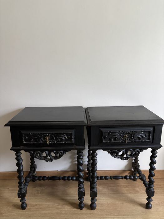 Mesas de Cabeceira Antigas - Estilo Bilros