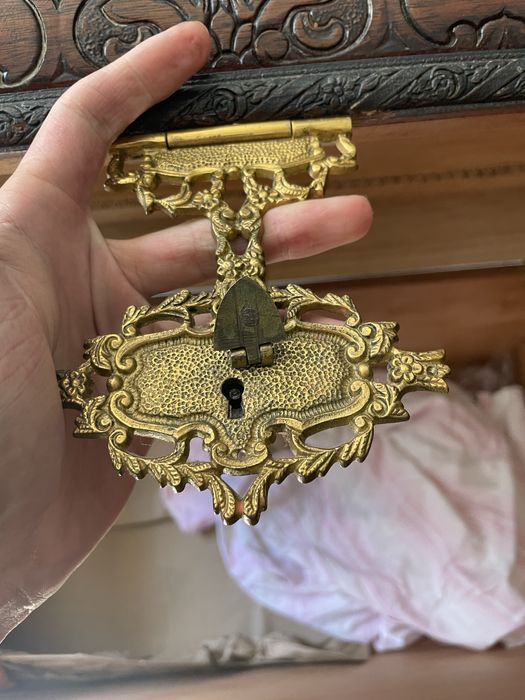 Bau em madeira antigo