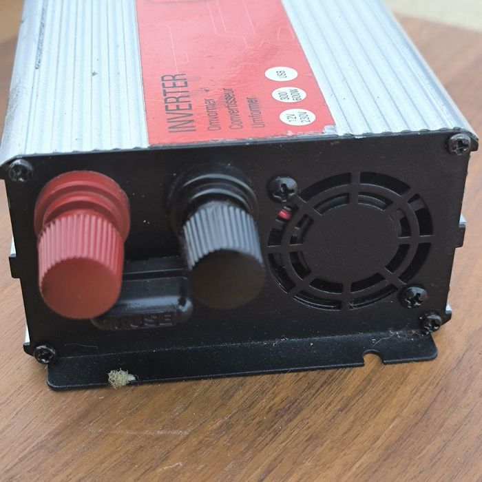 Інвертор автомобільний CARPOINT 12V/230V,