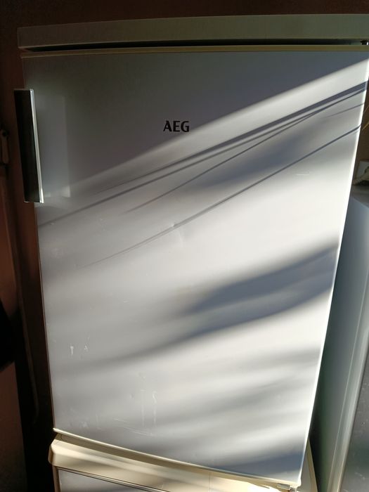 Холодильник фирма AEG