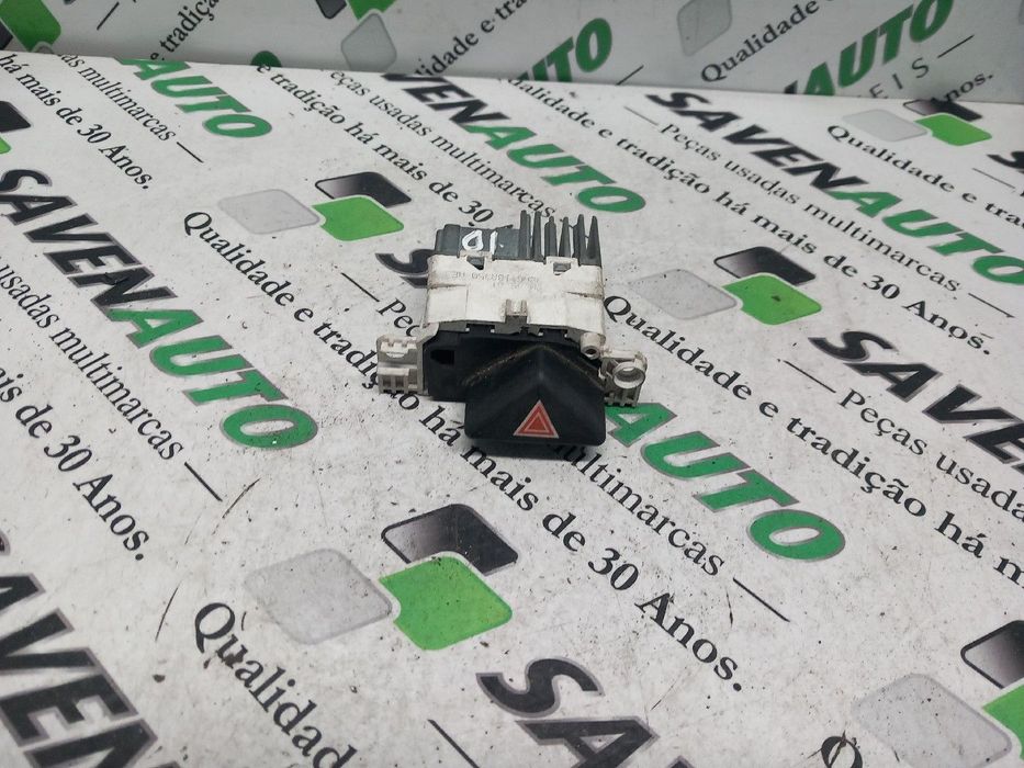 Botão De 4 Piscas Ford Focus (Daw, Dbw)