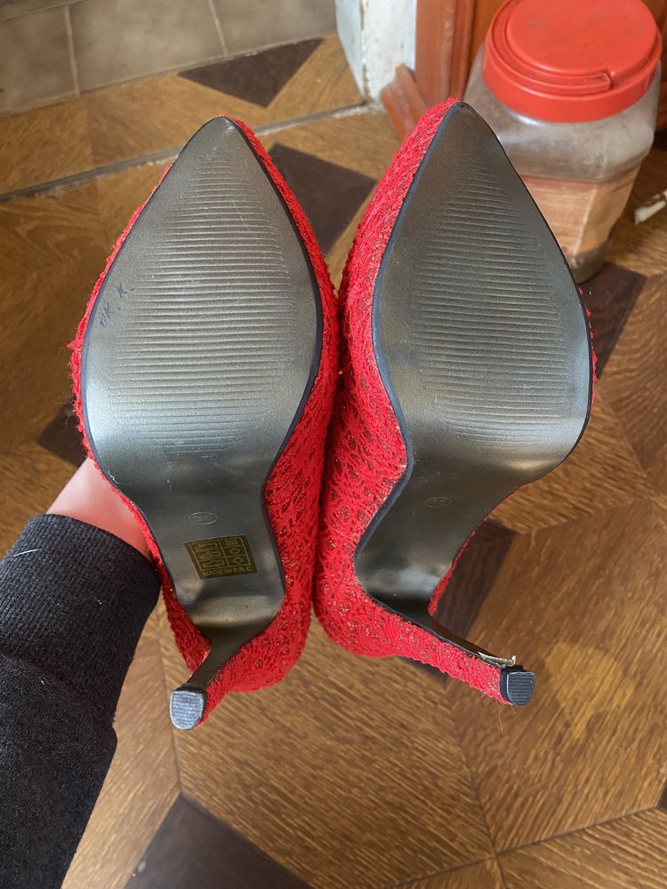 Туфлі жіночі червоні мереживні 39 розмір