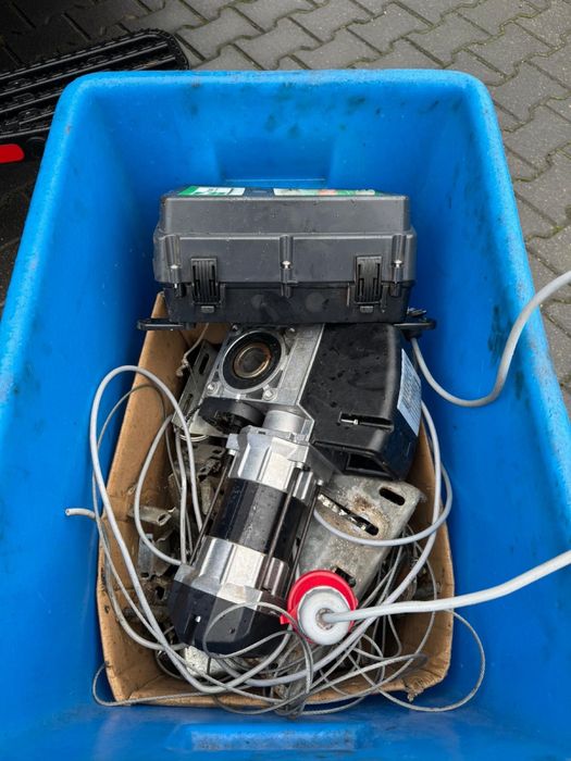 Brama 6.88x4.25 segmentowa Crawford elektryczna panelowa aluminiowa