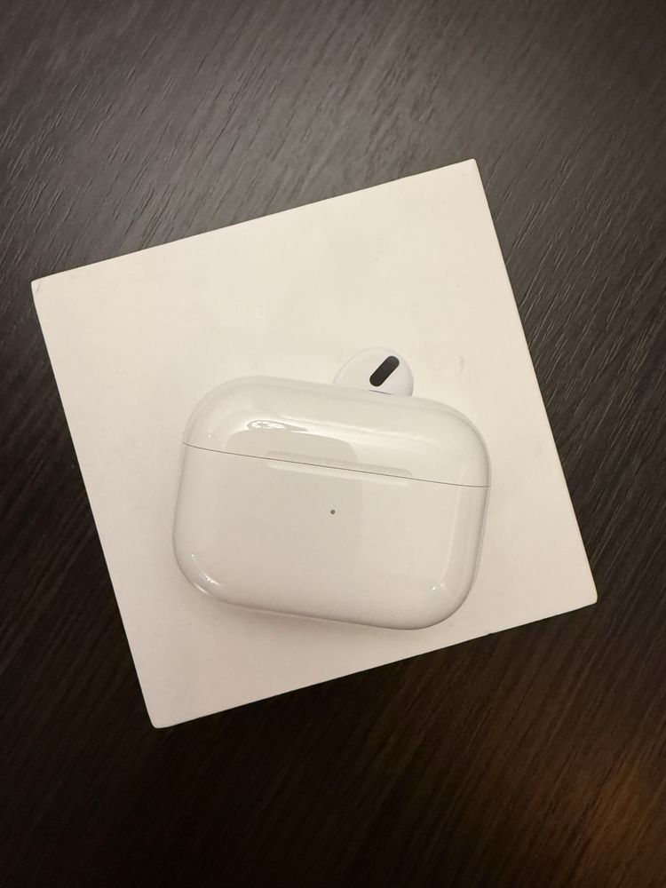 Продам навушники Airpods pro оригінал