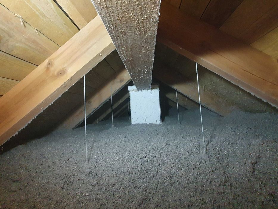 Wdmuchiwanie wełny celulozy ocieplanie naprawa izolacji docieplanie