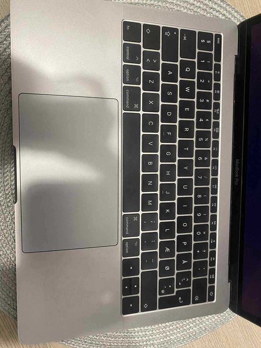 Sprzedam używanego laptopa MacBook Pro 13 2017