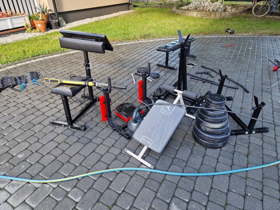 Sprzęt do domowej siłowni ławka modlitewnik wyciąg poręcze