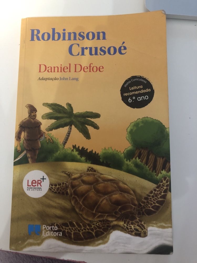 Livro Robinson Crusoé de Daniel Defoe