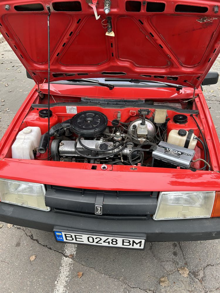 Автомобіль Ваз 2108