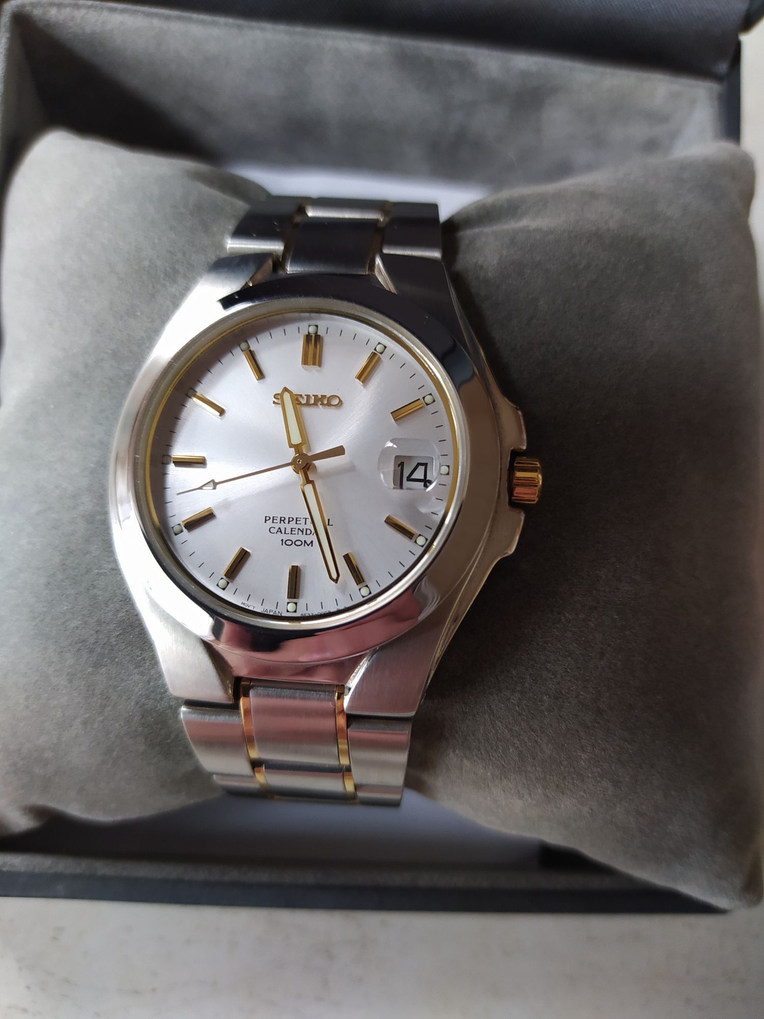 Часы Seiko 8F32 новые