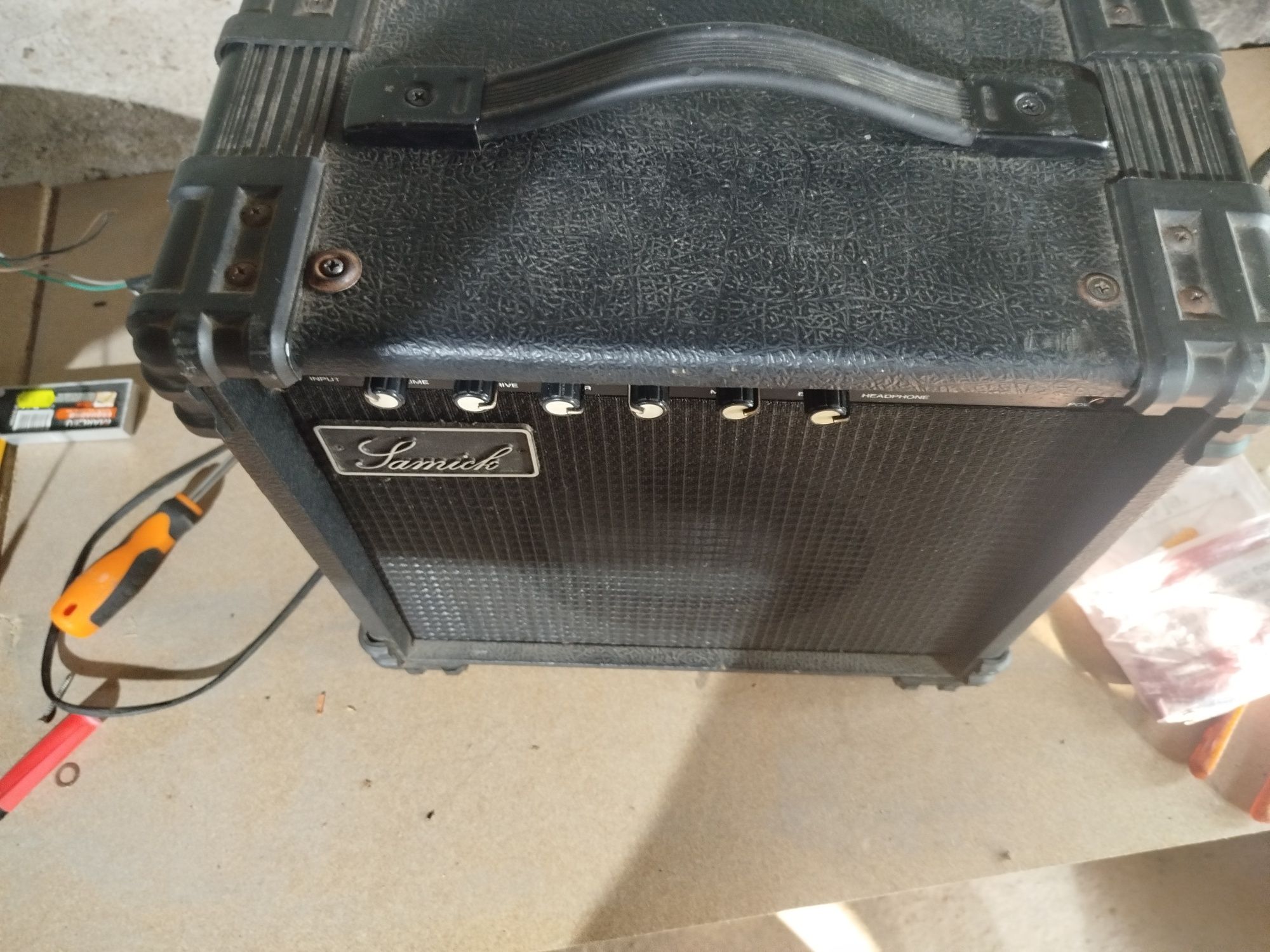 Vendo amplificador de guitarra