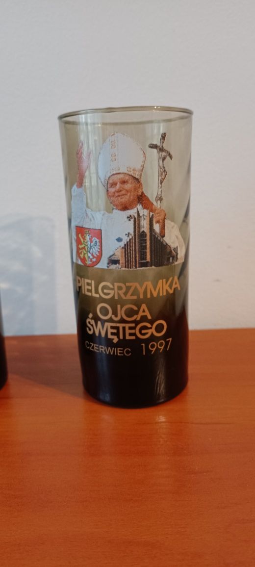 Pamiątkowa szklanka z wizyty JP2 w Polscy