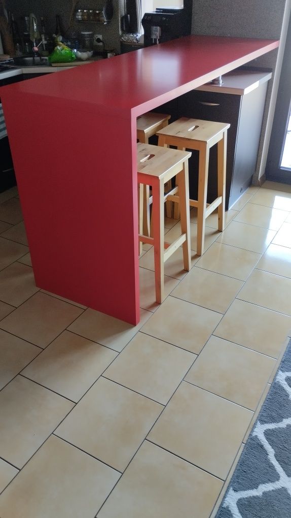 Sprzedam blat kuchenny w bardzo dobrym stanie.