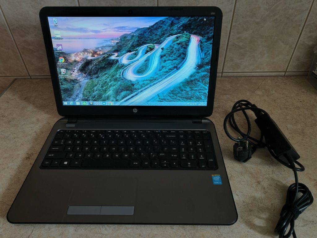 Laptop HP z procesorem i3 500GB  Bez baterii