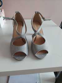 Sprzedam buty wloskie  firma Nine West