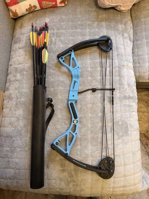 Sprzedal łuk sportowy.