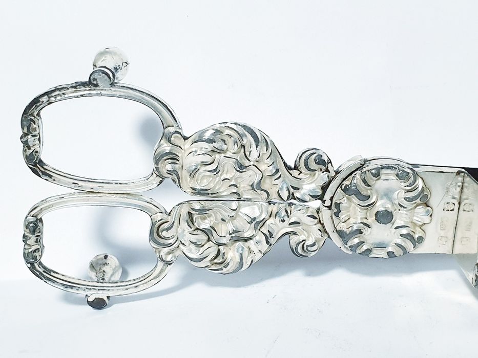 Fantástica antiga tesoura de morrões com banho em prata contrastada