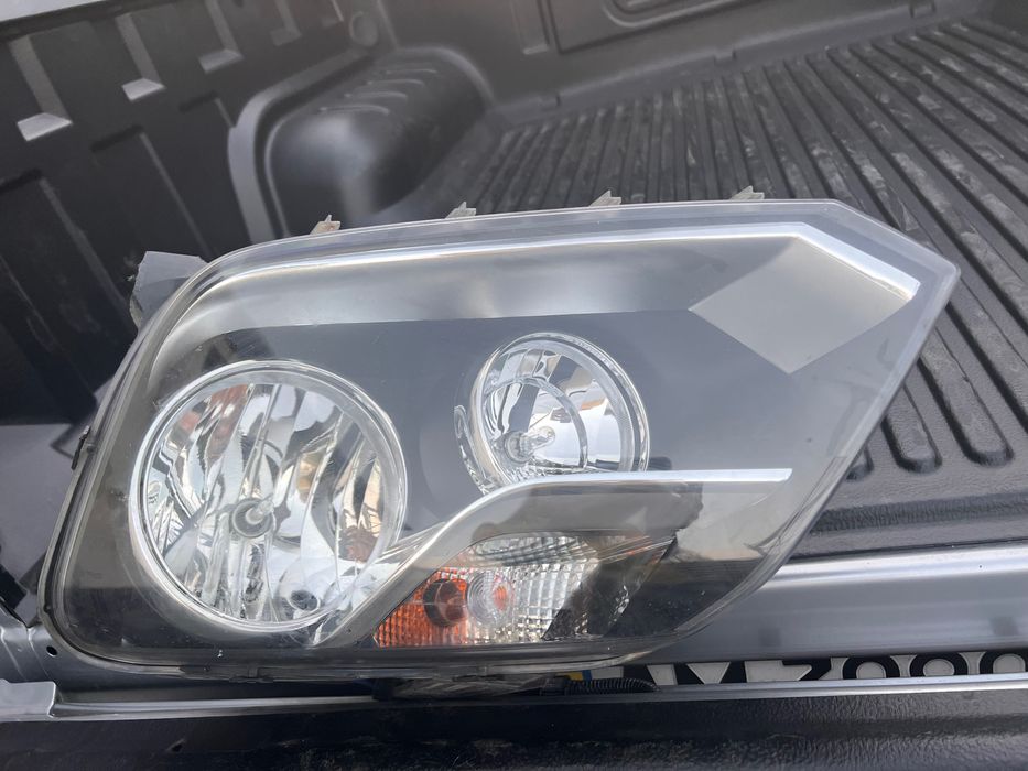 Фари ліва та права Volkswagen Amarok оригінал