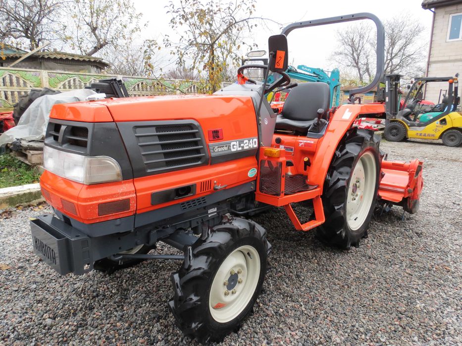 Трактор мінітрактор японський yanmar kubota