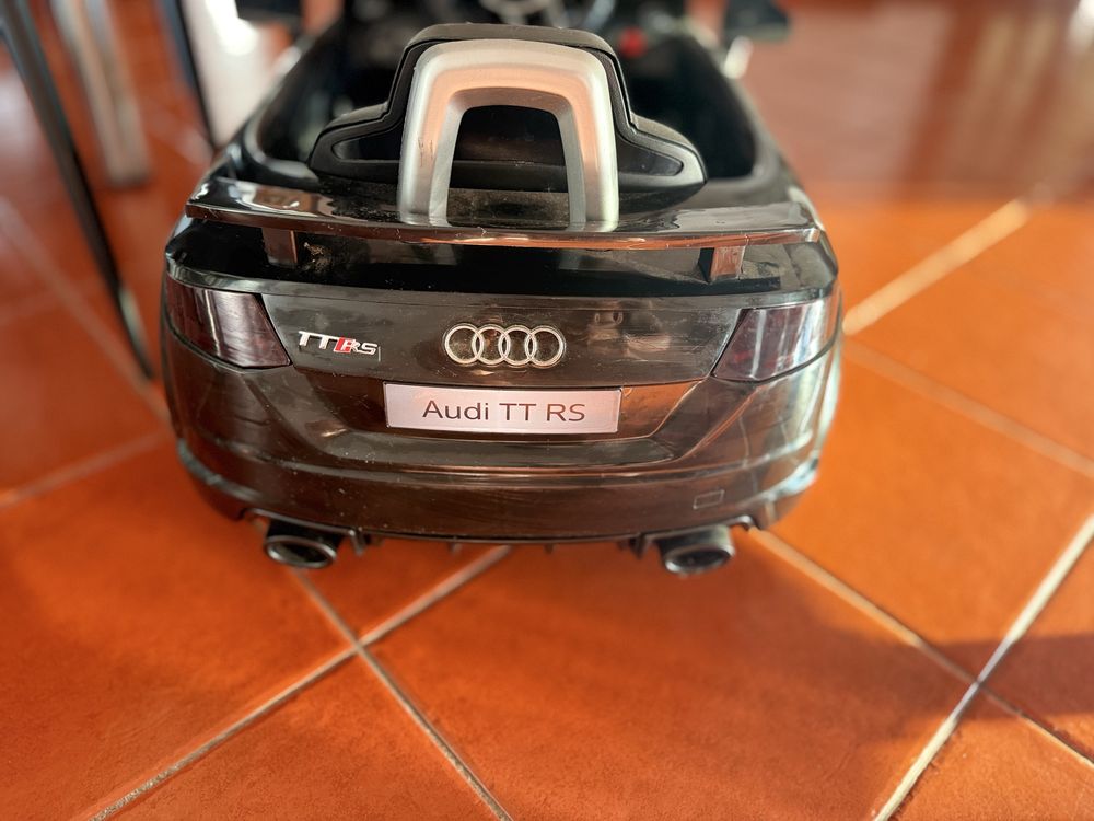 Carro brinquedo a bateria Audi TT RS