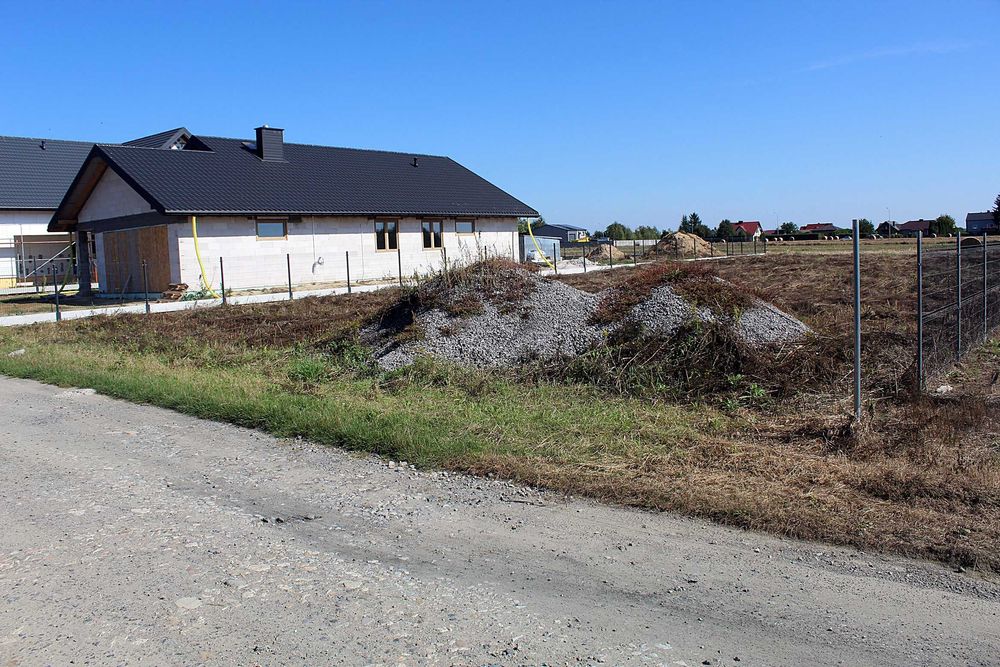 Sprzedam dzialke połozona w Łapiguzie k.Zamościa o pow.11 arow