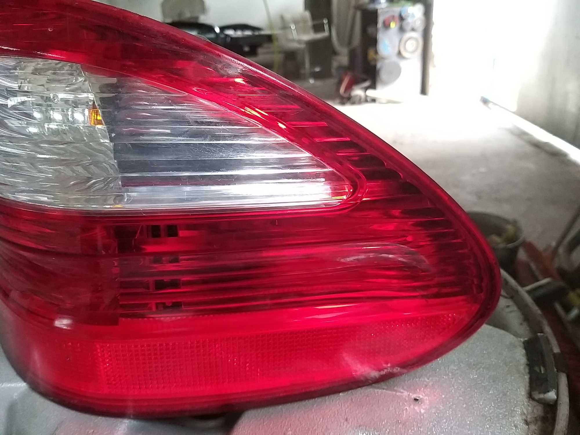 Mercedes  211  kombi tylna lampa prawa tyl