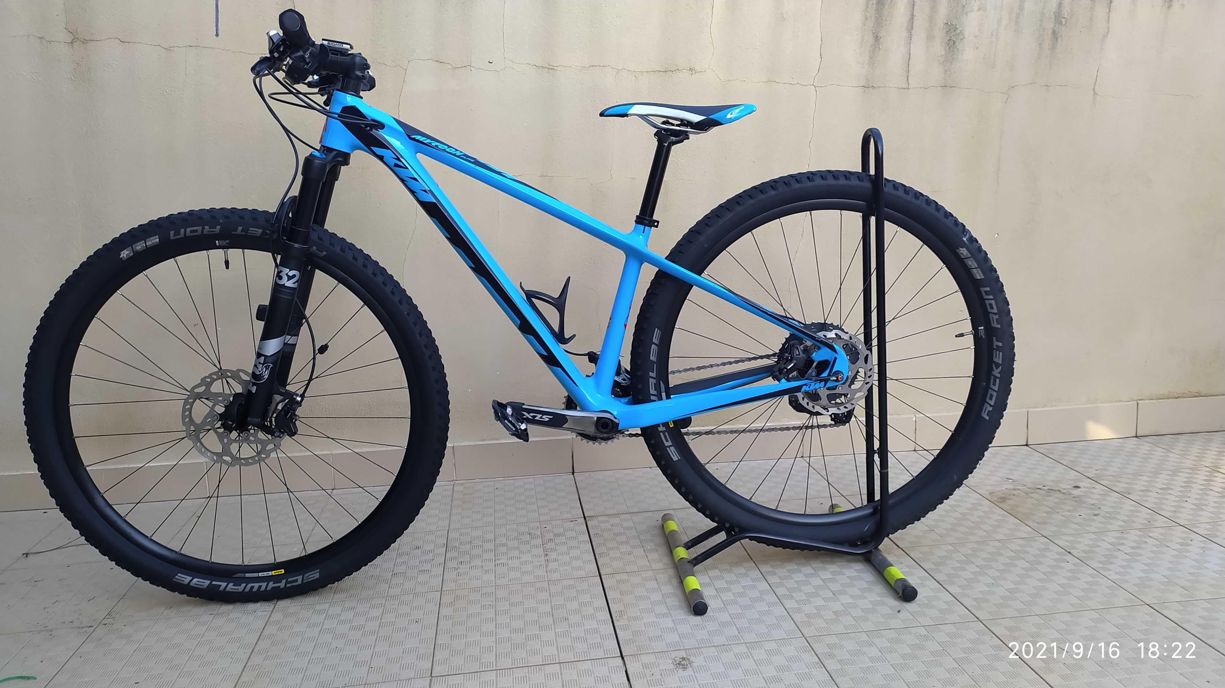 Bicicleta KTM MYROON ELITE 29´ 2017 ( B22 (15´) tamanho S / Carbono