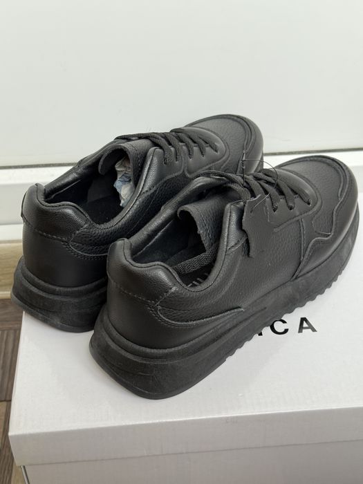 Кросівки натуральна шкірана осінь 24,5см