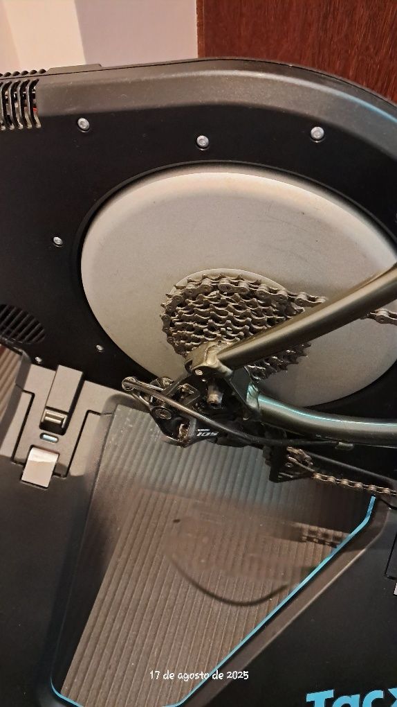 Rolo de treino TACX NEO 2 + Bicicleta TRIBAN RC 520
