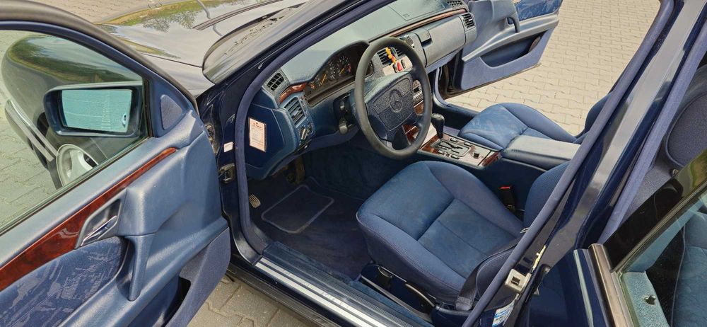 Mercedes E200 * klasyk * benzyna * automat