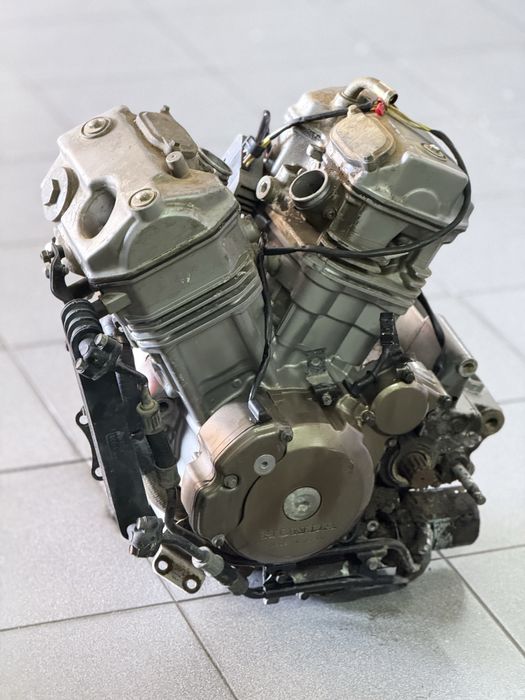 Motor Africa Twin XRV 750 RD04