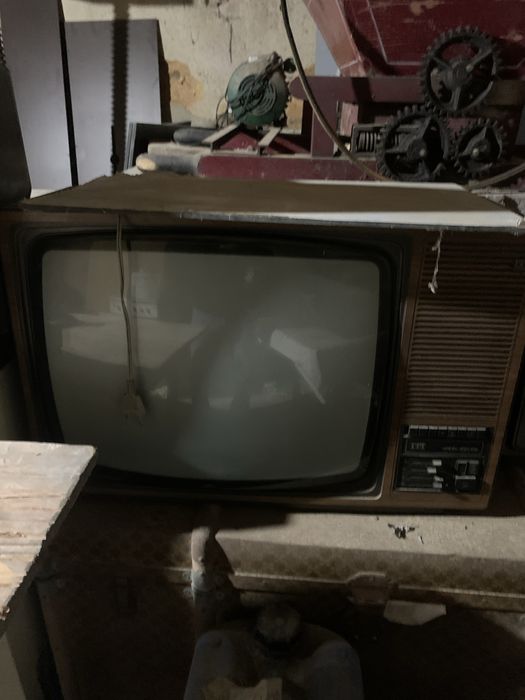 Televisoes antigas em foncionamento