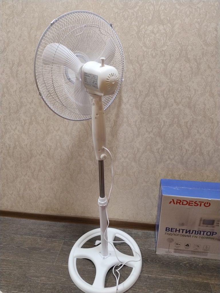 Вентилятор напольный ARDESTO FN-1608RW белый