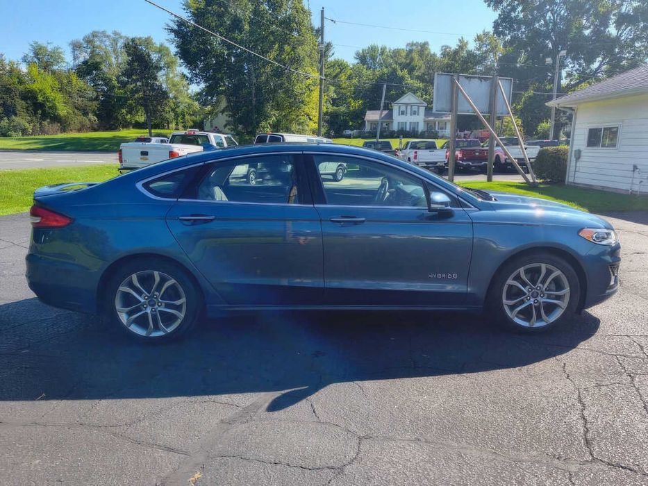 Ford Fusion Hybrid Titanium      2019
