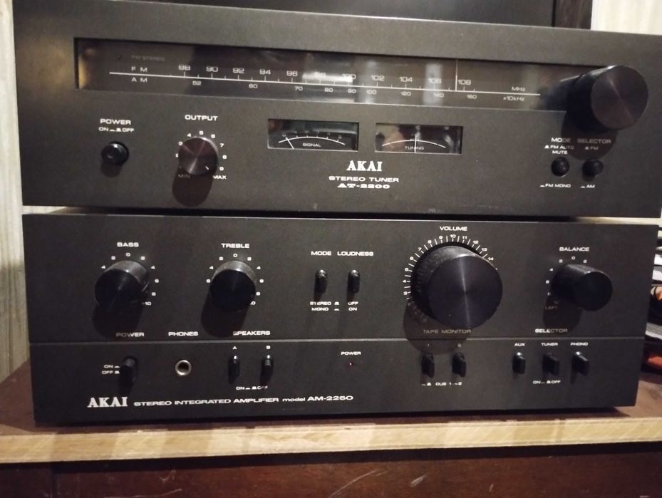 AKAI AM- 2250 усилитель и тюнер. эквалайзер