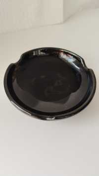 Popielniczka ceramiczna PRL  czarna Ø 10cm
Wysokość ok.3,5cm, "miejsce
