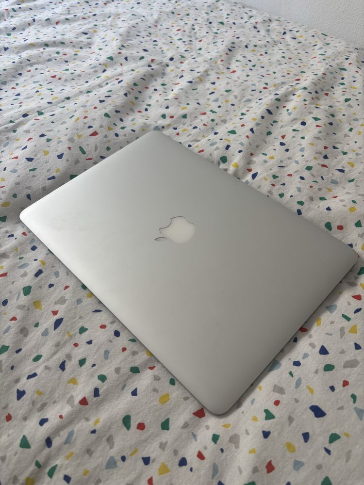 MacBook Air 13” 2017 – i5 / 8GB RAM / 128GB SSD – Impecável