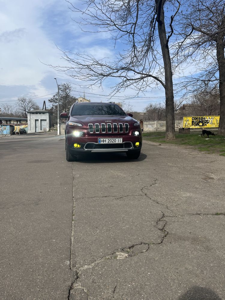 Продам Jeep cherokee 2015