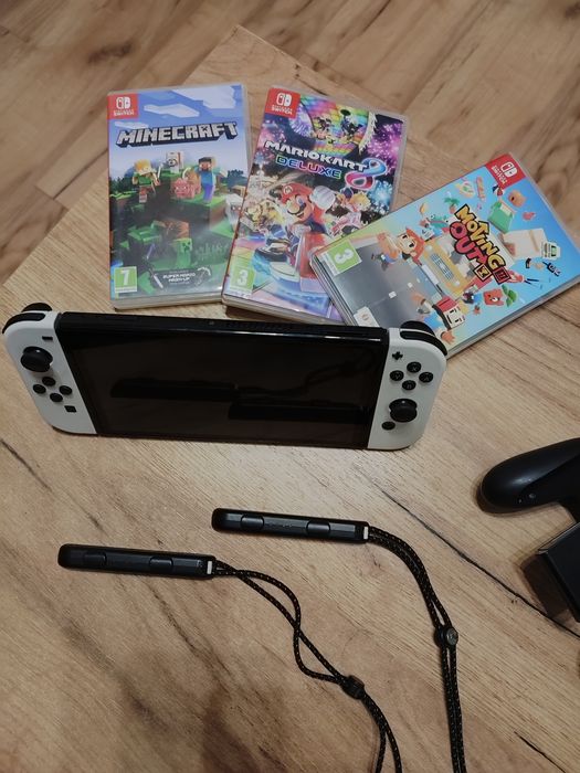 Nintendo switch OLED zestaw plus 3 gry
